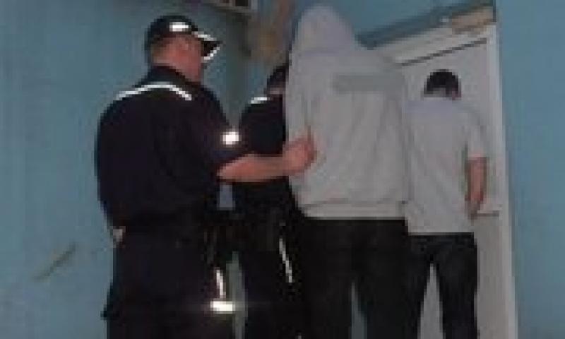 Zatrzymali dwch podejrzanych o pobicie 52-latka w windzie